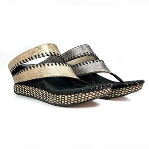 Modzori Tita 4 Tan flips to Pewter Metallic Reversible Black Wedge Sandal Size 8